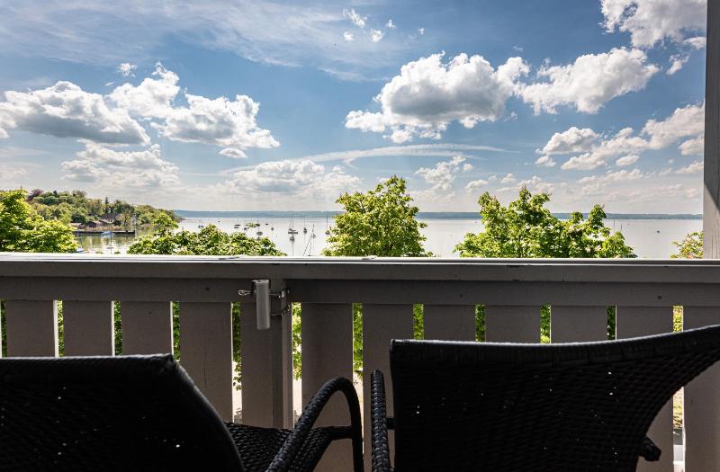 Standard Double Room with Lake View and Balcony image 3