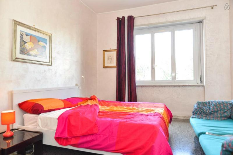 Standard Double Room with Shared Bathroom image 2