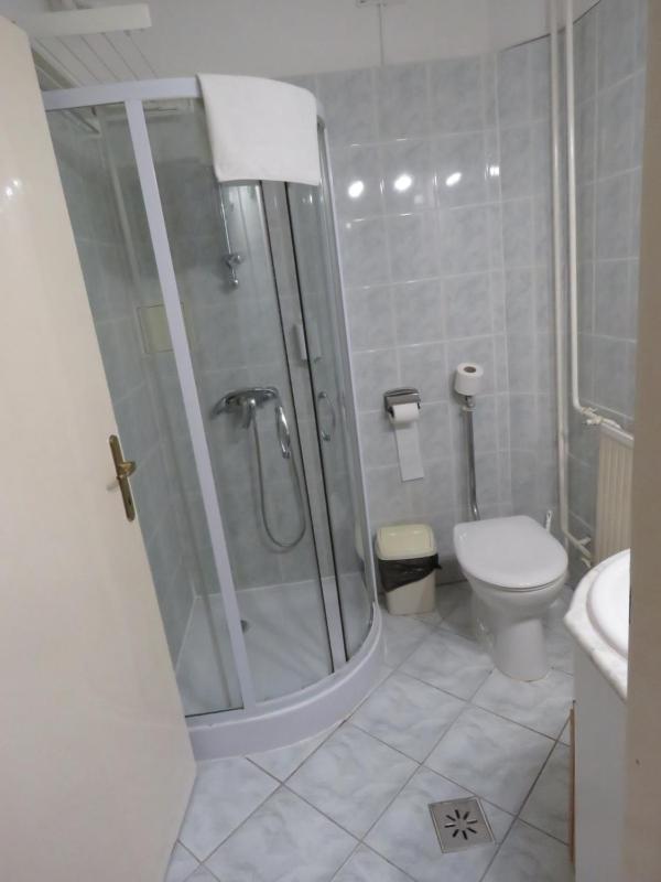 Standard Queen Room image 2
