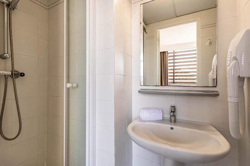 Double Room image 2