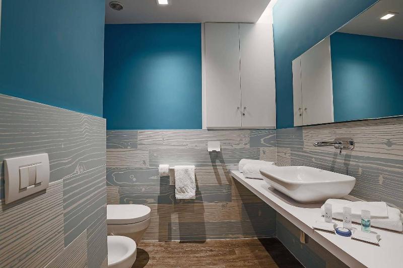 Suite with Spa Bath image 1