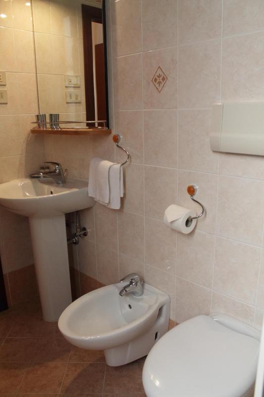 Double Room with External Private Bathroom image 3