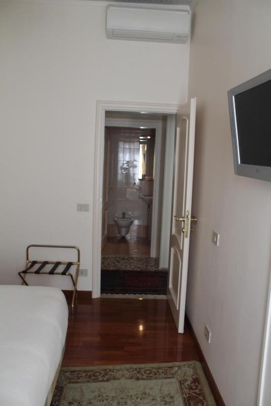 Double Room with External Private Bathroom image 2