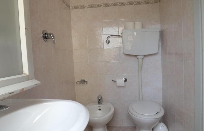 Standard Triple Room image 2