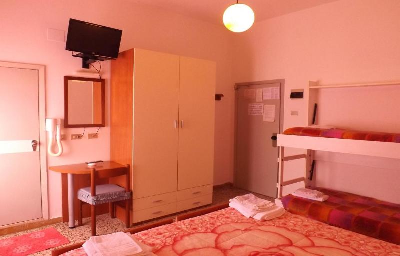 Standard Family Room image 1