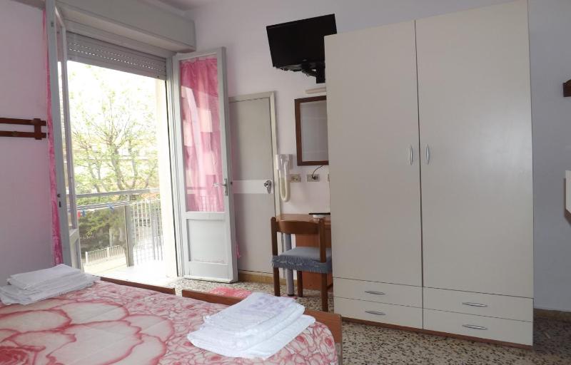 Standard Family Room image 4