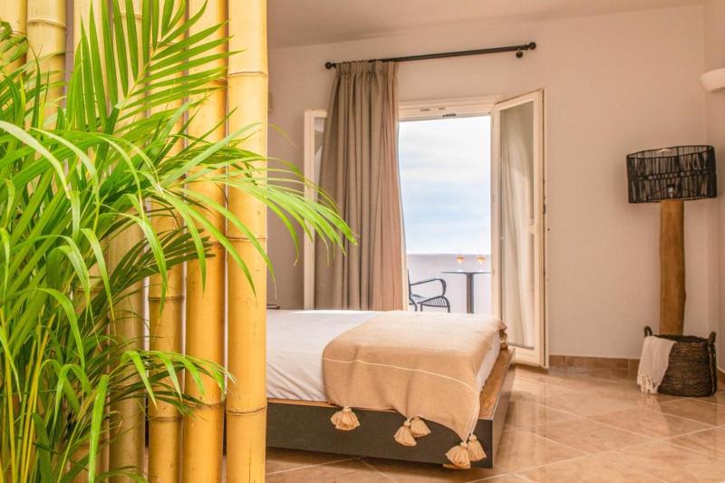 Panoramic Sea View Suite image 4