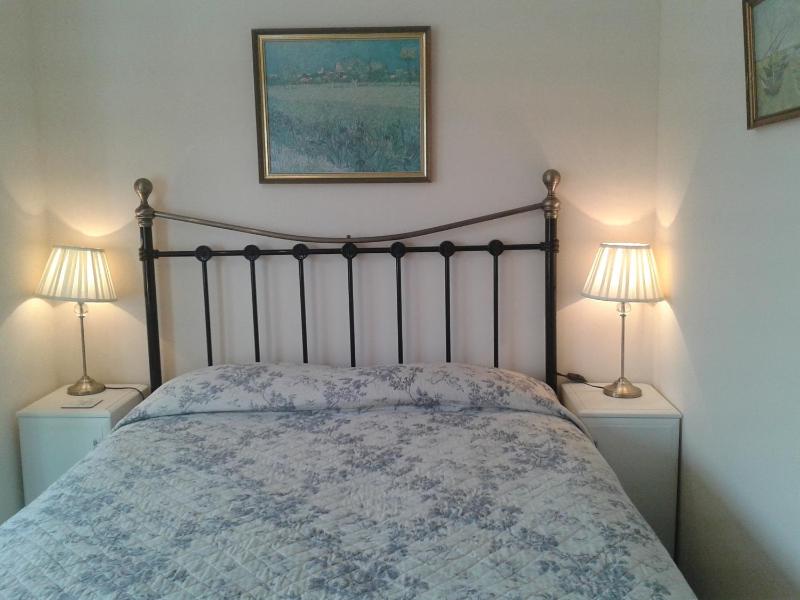 Double Room with Shared Bathroom image 3