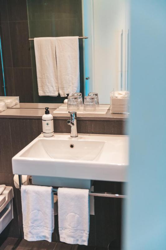 Double or Twin Room with Park View (Excluding entré Pool club) image 3