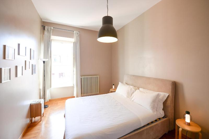 One-Bedroom Apartment image 4