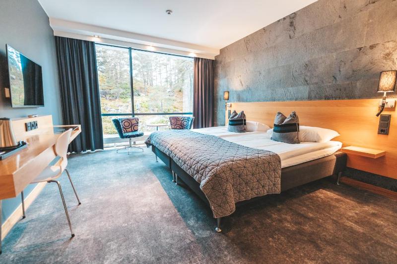 Double or Twin Room with Park View (Excluding entré Pool club) image 1