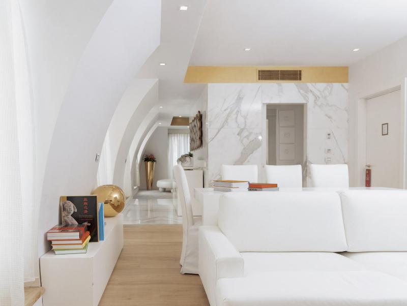 Presidential Suite  - Free Spa Access image 1