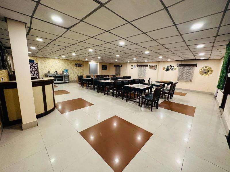 Hotel Gajraj Near M G Marg - image 24