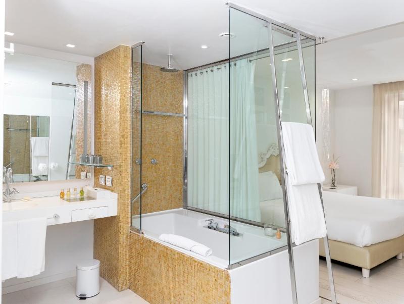 Deluxe Double or Twin Room - Free Spa Access image 1