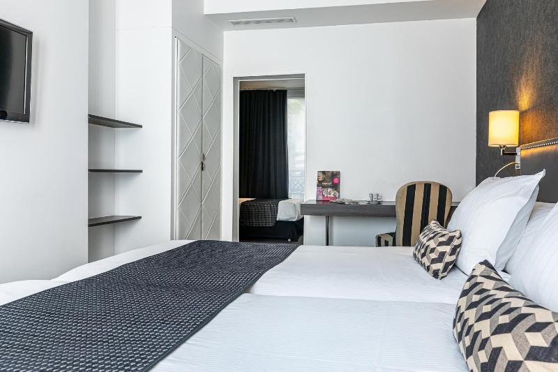 Superior Triple Room image 1