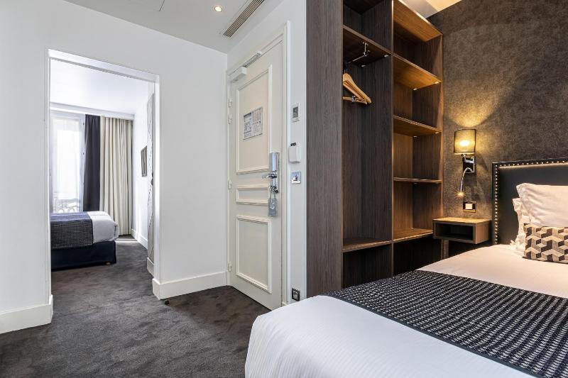Superior Triple Room image 3