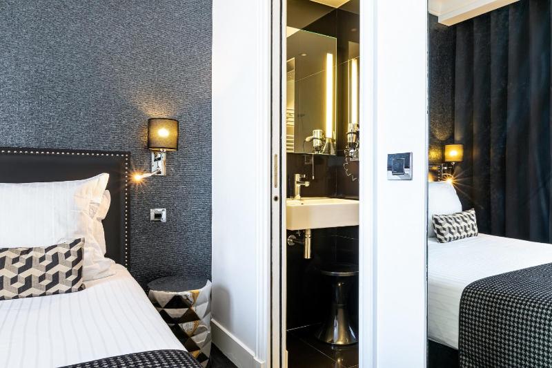 Standard Queen Room image 4