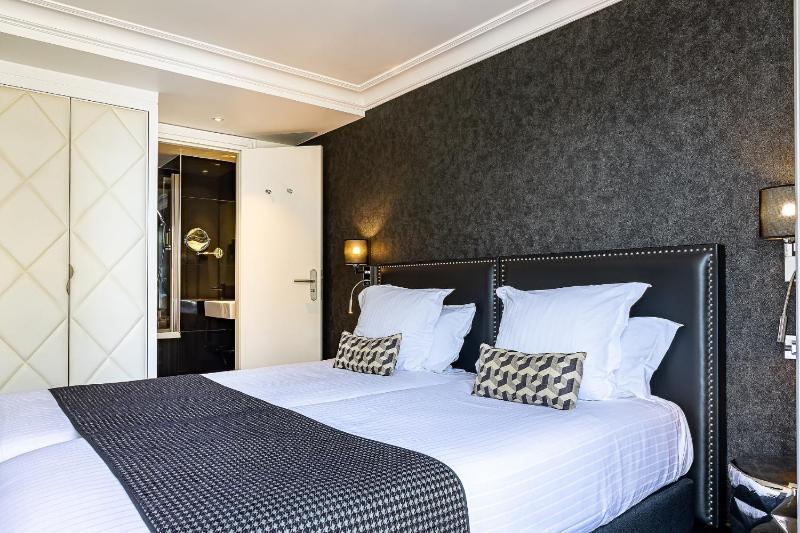 Standard Twin Room image 1