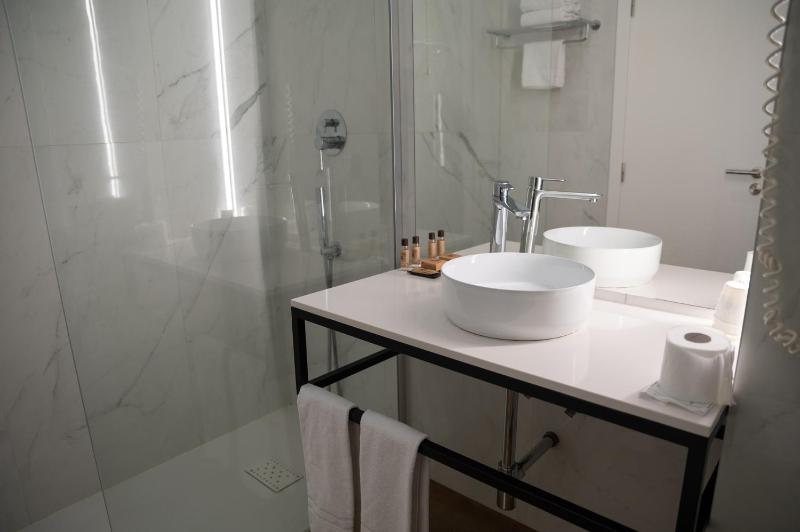 Superior Double Room image 4