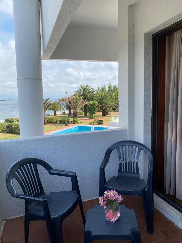 Single Room with Lake View image 4