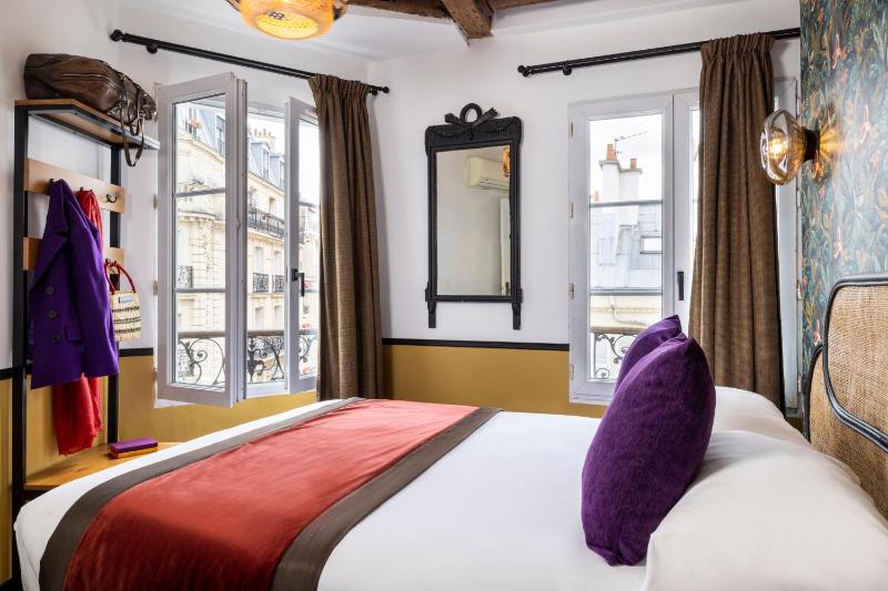 Superior Double Room with Sacre Coeur Basilica View image 1