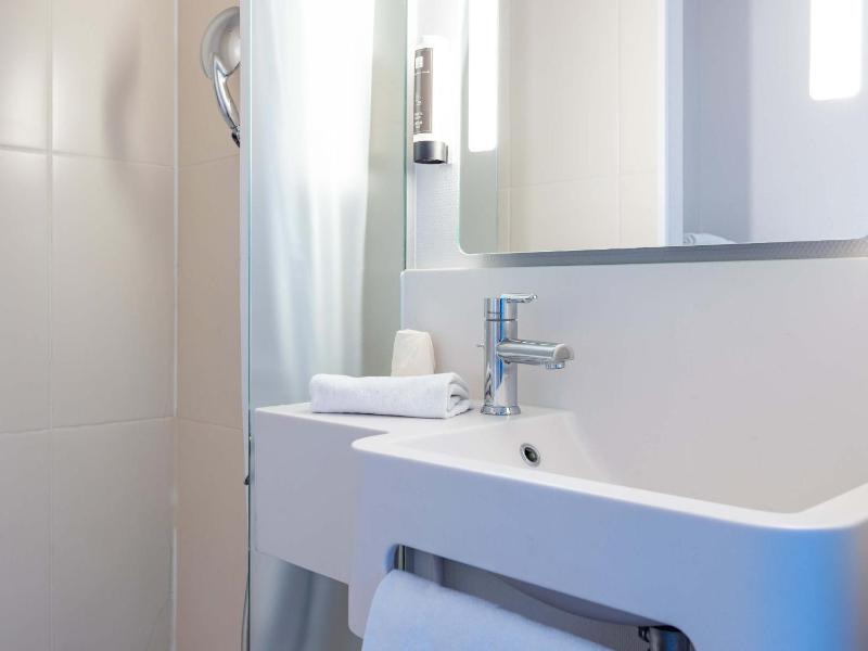 Quadruple Room image 2