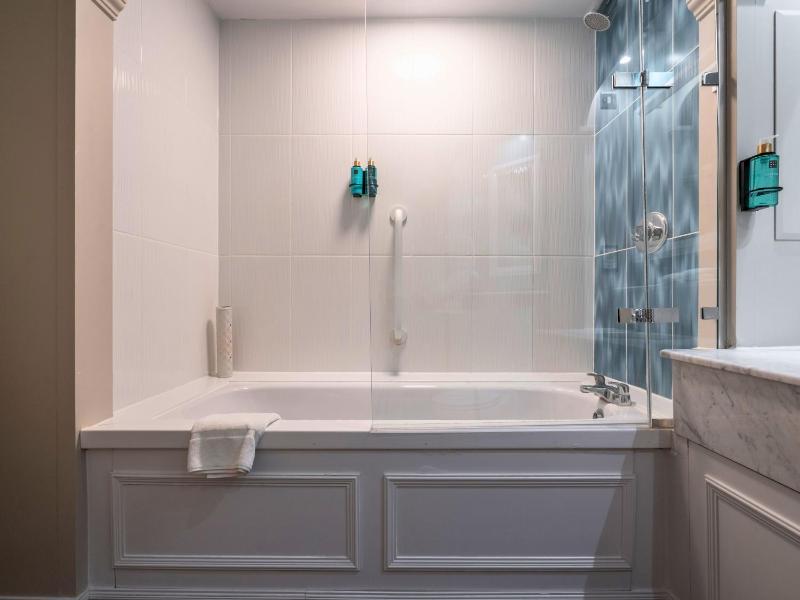 Superior Double Room image 3