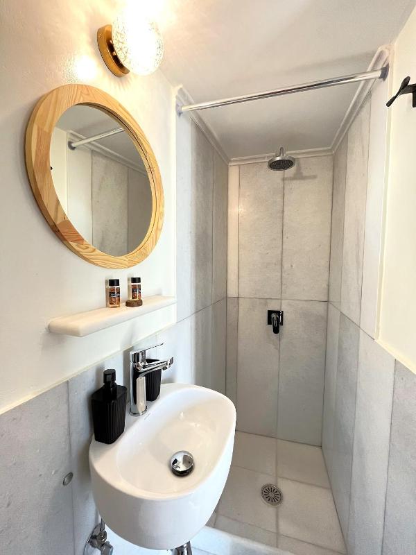 Double Room with Balcony and Sea View image 2