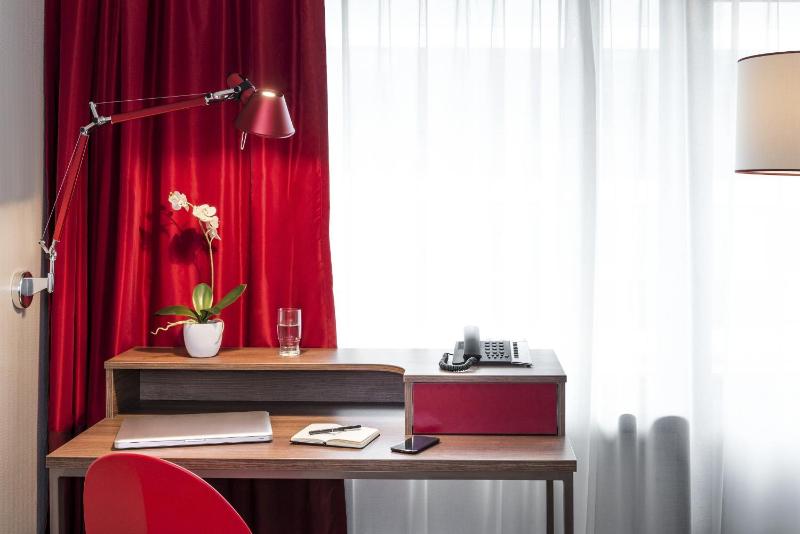 Studio with Twin Beds image 3