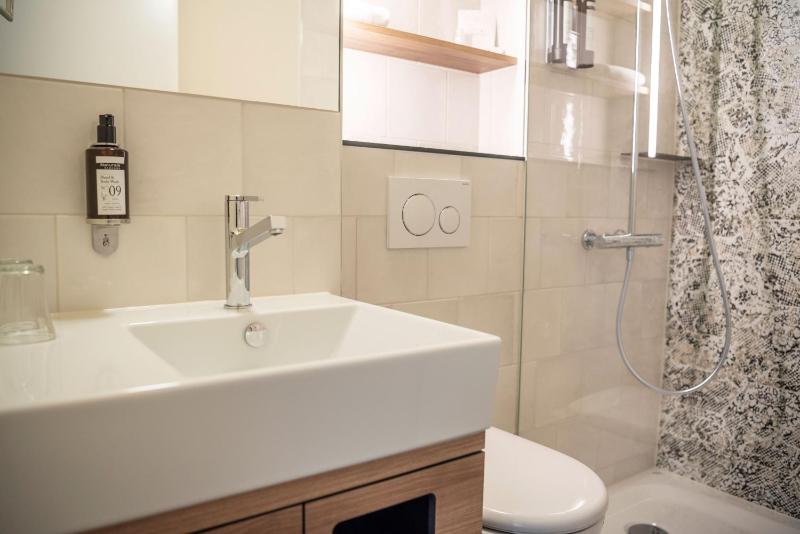 Junior Suite with Lake View image 2