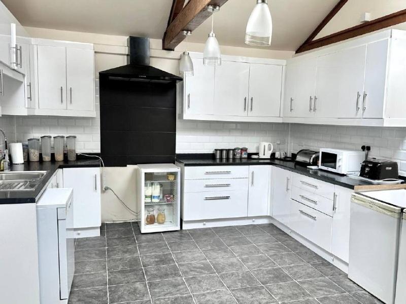 Superior Twin Room image 4