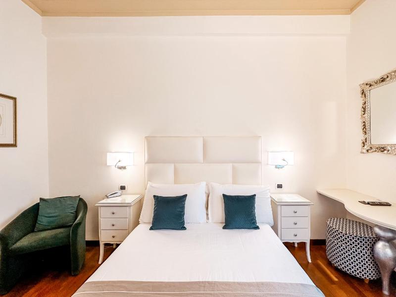 Small Double Room image 1