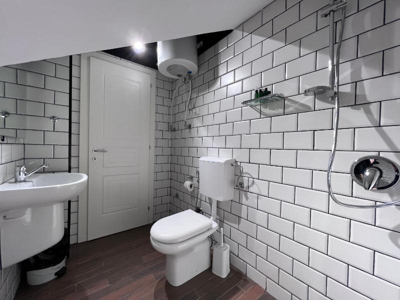 Bobi Hotel - image 13