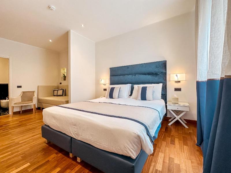 Superior Double Room image 3