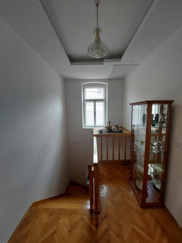 One-Bedroom Apartment image 4