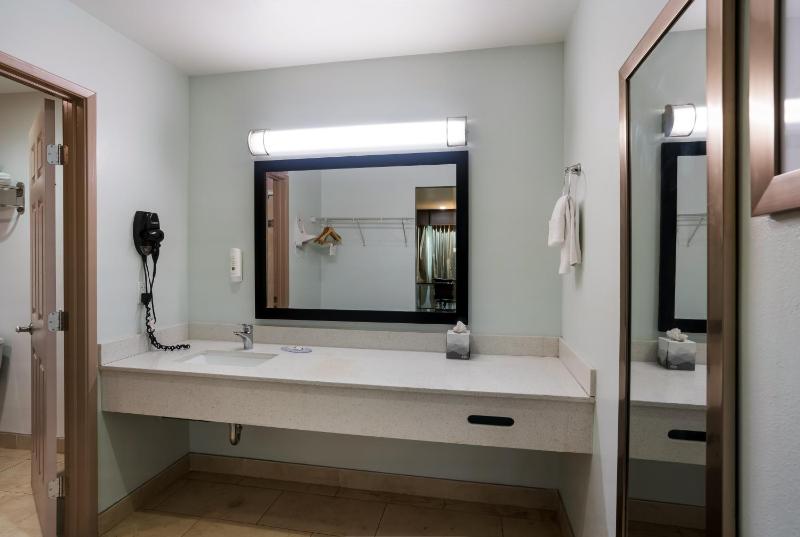 Suite with Two Queen Beds - Non-Smoking image 2