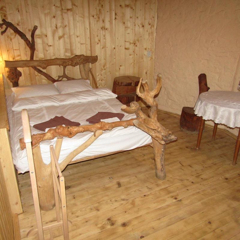 Family Room image 3
