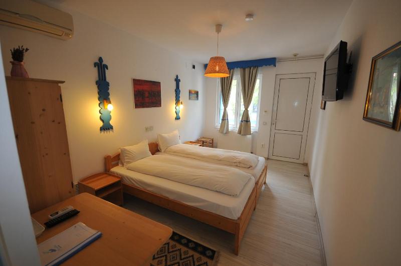 Double or Twin Room image 4