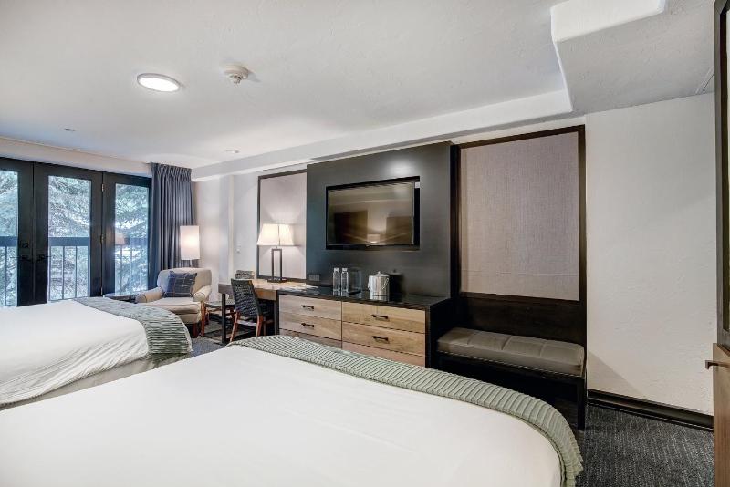 Queen Room with Two Queen Beds image 4