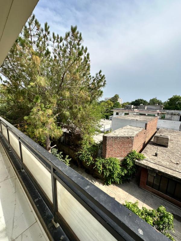Lux Haven Apartments in Lahore near Gulberg - Exclusive Spaces for Exceptional Stays - image 15