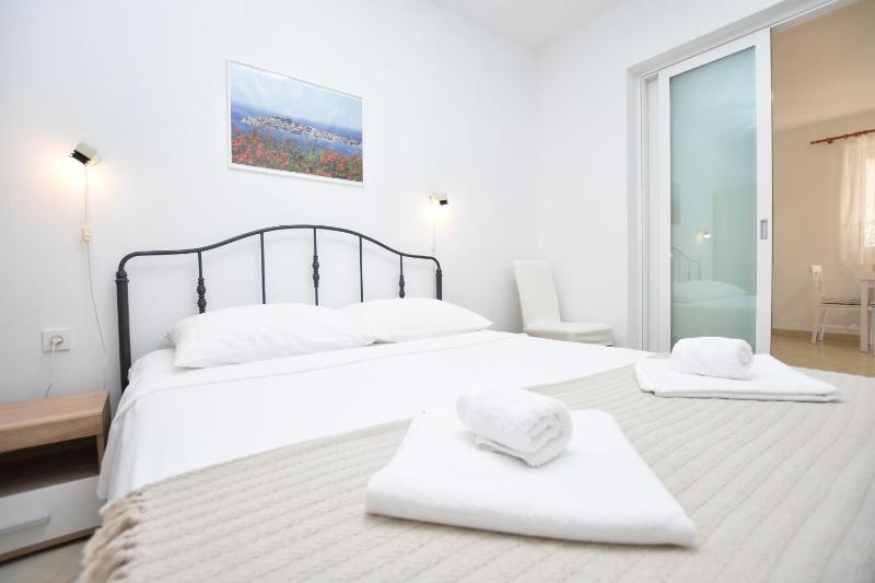 One-Bedroom Apartment image 2