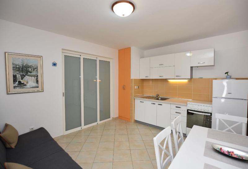 One-Bedroom Apartment image 3