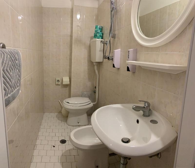 Quadruple Room image 3