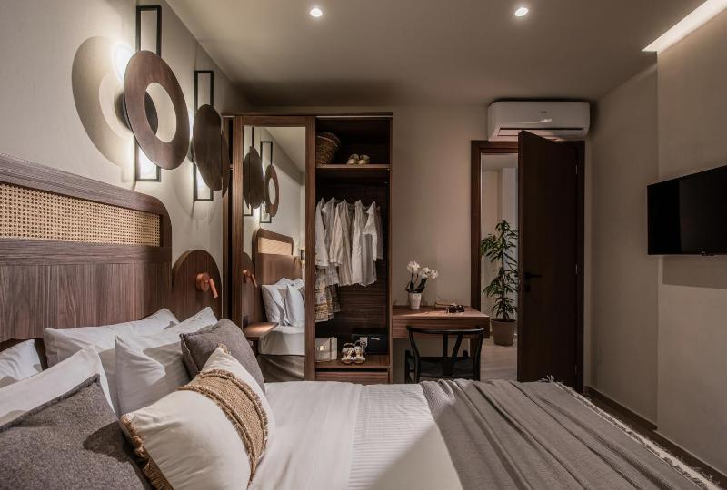 Suite with Sea View and Hot Tub image 2