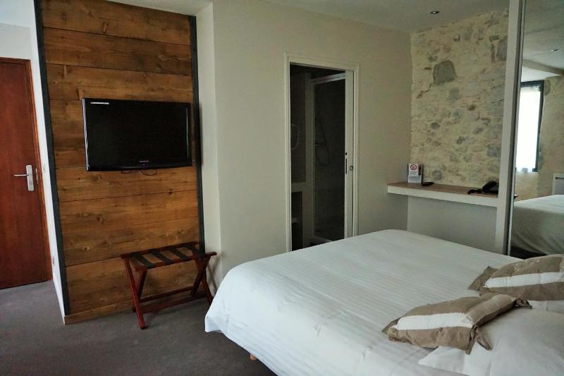 Queen Room image 3