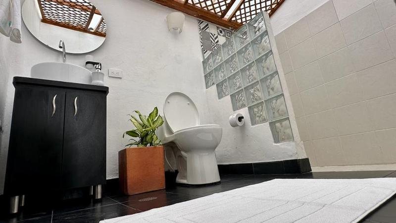 Casa Clásica con Chimenea! - image 13