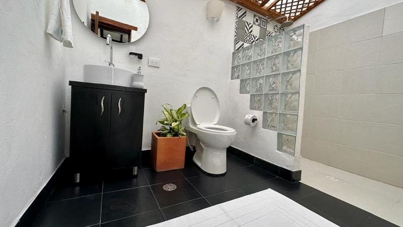 Casa Clásica con Chimenea! - image 12