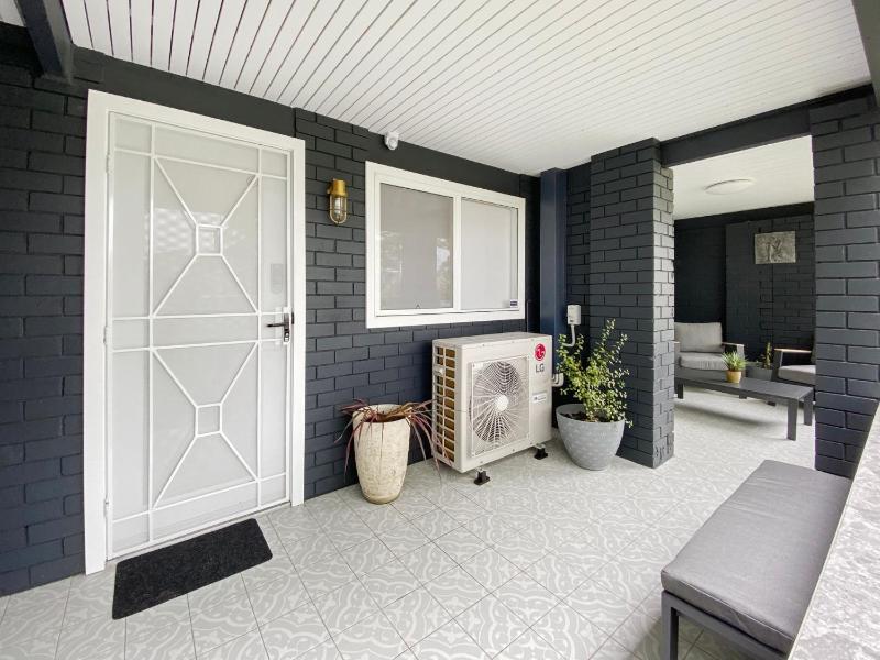 Shoal Bay Beach House Two - image 22