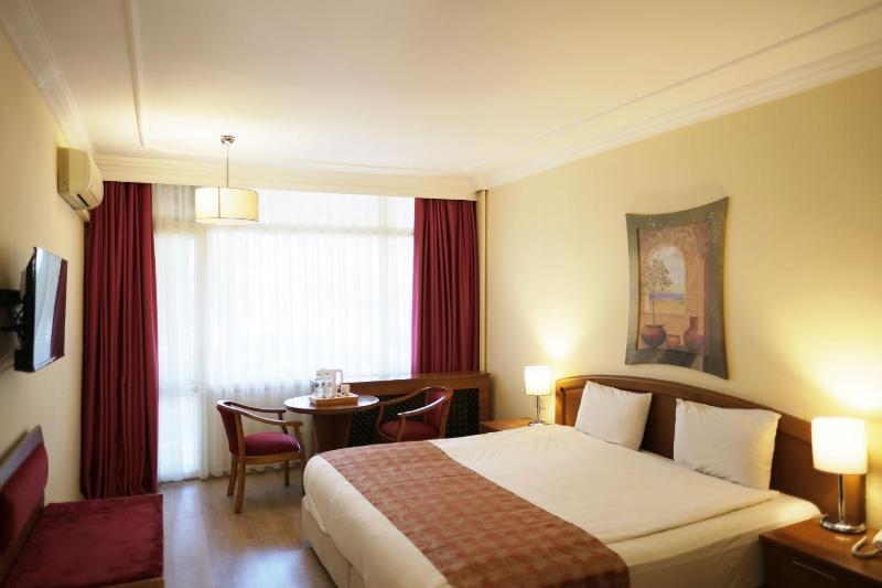 Standard Double or Twin Room image 1