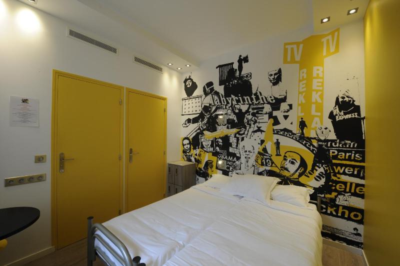 Twin Room with Shower image 1